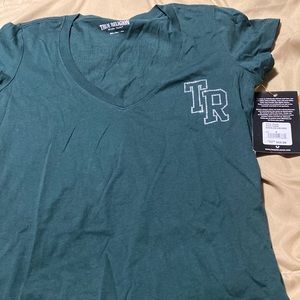 TRUE RELIGION WOMENS V NECK SHORT SLEEVE SHIRT